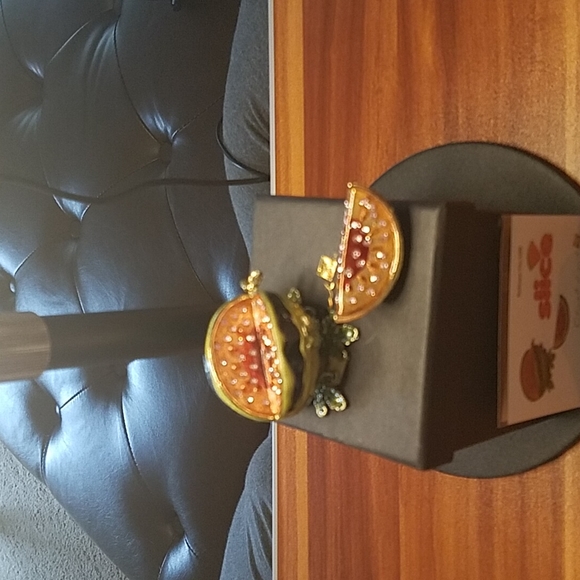 Beautiful Melon Trinket Collectible - Picture 2 of 8